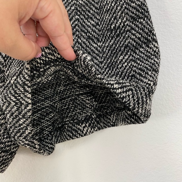 Forever 21 • Woven Knit High Waisted Hot Shorts - Picture 3 of 10